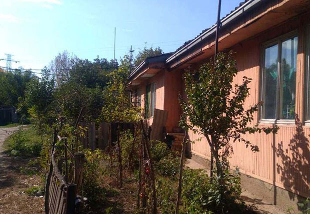 СМРЗАВАЈУ СЕ У БАРАКАМА: Без струје 30 породица